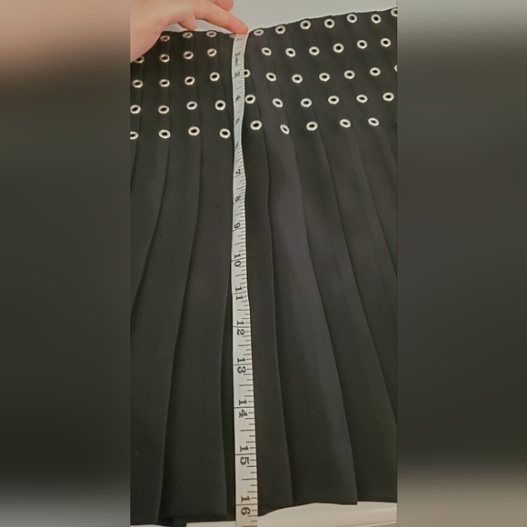 H&M Rivet Pleated Skirt - Picture 6 of 6
